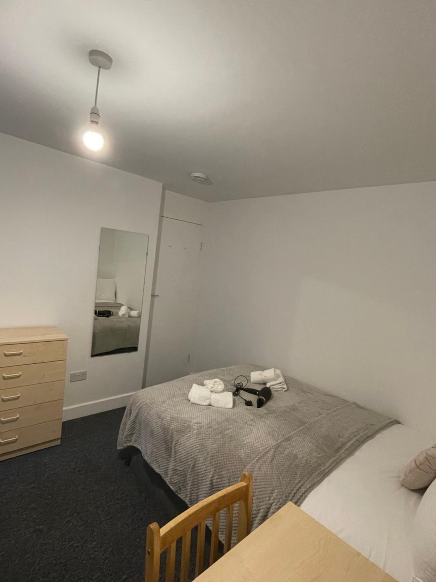 Lovely Triple And Quadruple Rooms In Euston & Square In Central Лондон Екстериор снимка