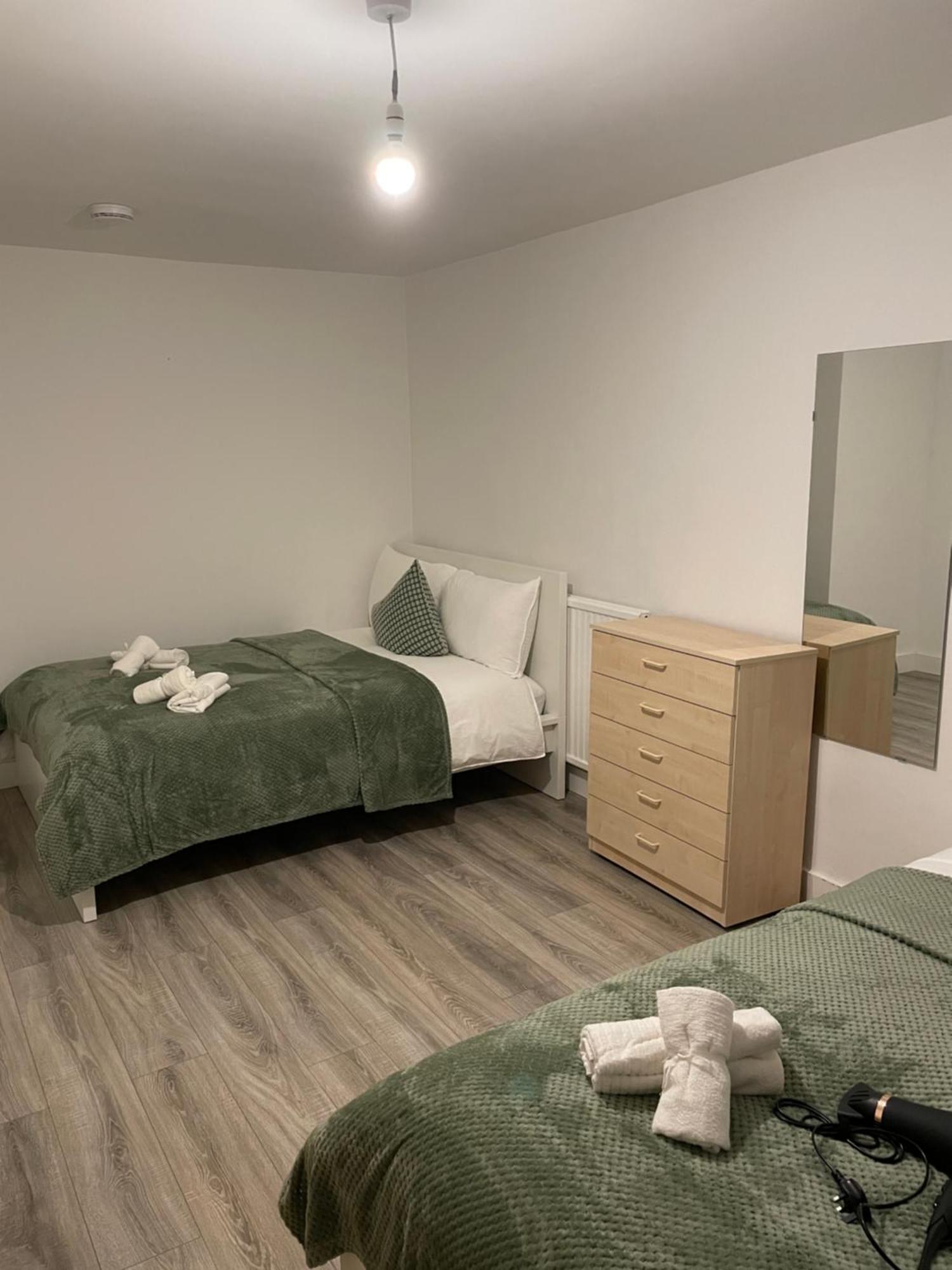 Lovely Triple And Quadruple Rooms In Euston & Square In Central Лондон Екстериор снимка